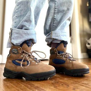 VINTAGE 1990’s NIKE AIR HIKING BOOTS